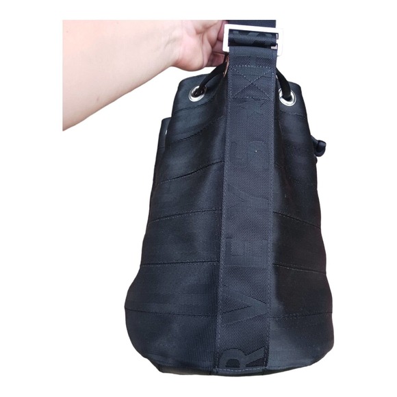 Harveys Seatbelt Bag Berkeley Bucket Purse Black Mint Condition - Picture 15 of 16